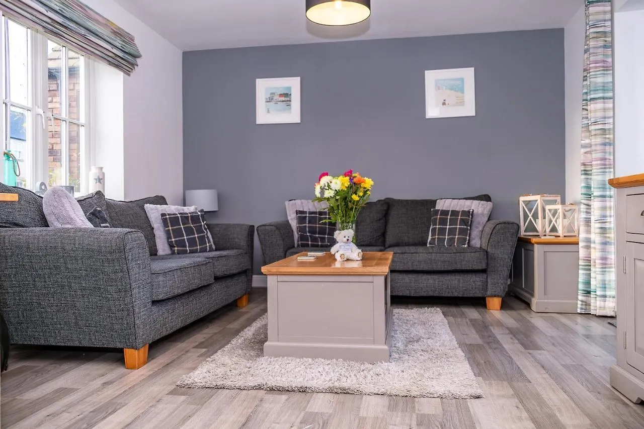 Rockpool Cottage The Bay Filey, 3 Bed Sleeps 6 Dog Friendly Holiday home Filey